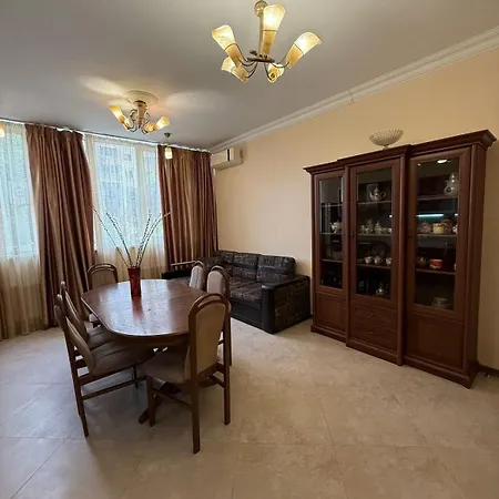 شقة посуточно и почасово 2 комнатная новострой комфорт أوديسا