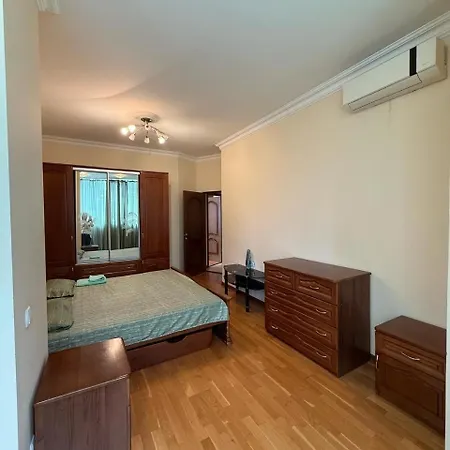 посуточно и почасово 2 комнатная новострой комфорт Apartment
